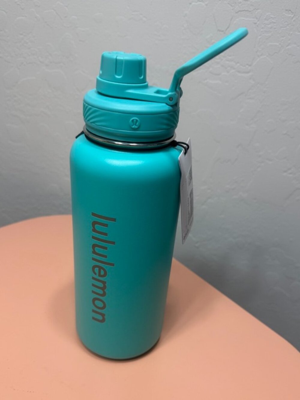 NWT Lululemon Back To Life, 32 OZ Sport Battle